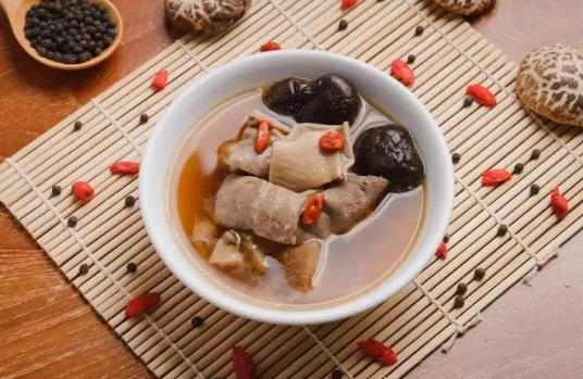 四神汤和四君子汤哪个好(四君子汤加四神汤的功效) 四神汤和四君子汤哪个好(四君子汤加四神汤的功效)