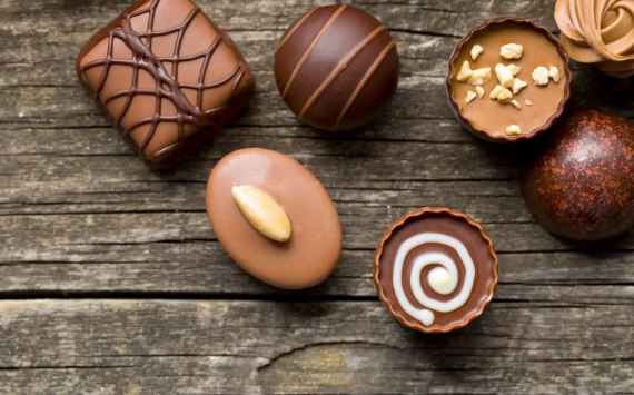 巧克力发白是不是坏了(巧克力有些发白)