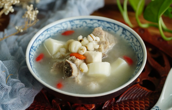 四神汤适合寒湿还是湿热(湿寒可以喝四神汤吗) 四神汤适合寒湿还是湿热(湿寒可以喝四神汤吗)