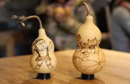 床头朝西一般挂几个葫芦(床头应该挂几个葫芦)