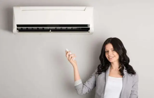 夏天空调一直开着省电还是开一会关一会省电(空调是一直开省电还是开一会儿关一会儿省电)