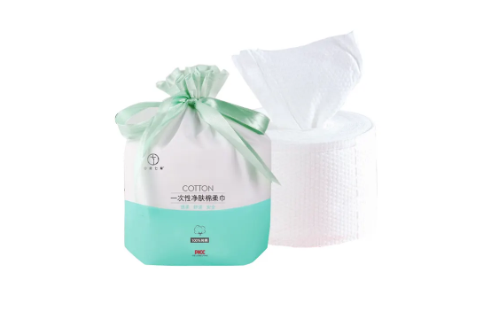 洗脸巾是打湿水用还是直接擦脸(用湿巾擦脸后还要水洗吗)