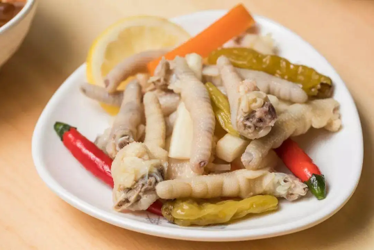 泡椒凤爪可以用干辣椒吗(做泡椒凤爪的泡椒还能使用二次吗)