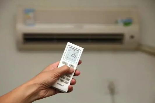 空调开一晚上还是开一会比较好(开一晚上空调好不好)