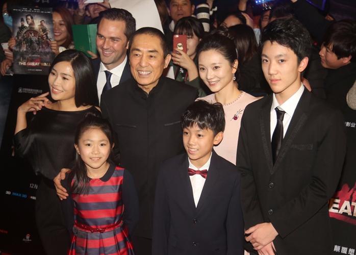 张艺谋妻子晒合照为儿子庆生，张艺(张艺谋老婆儿子)