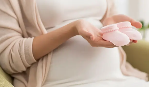 小腹突然变大像怀孕了一样肚子有鼓气(小肚子突然凸出来变得很鼓很大像怀孕一样)