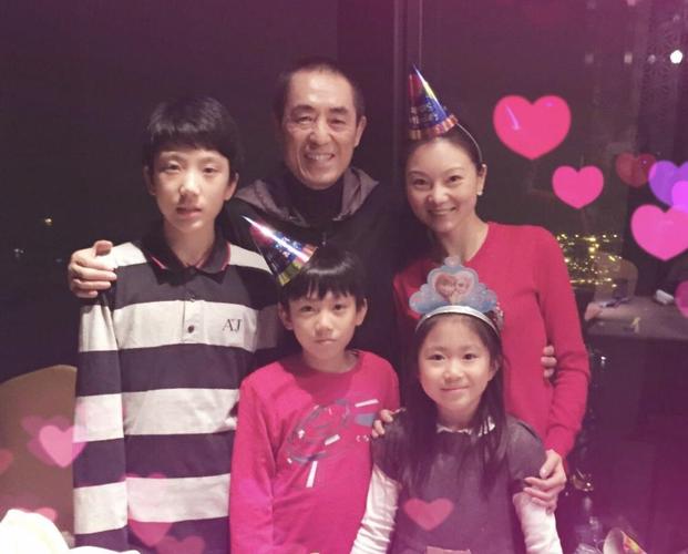 张艺谋妻子晒合照为儿子庆生，张艺(张艺谋老婆儿子)