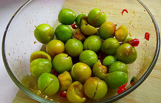 腌李子是放糖还是放盐(李子能用糖腌吗)