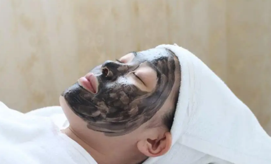 黑脸娃娃的危害是什么(黑脸娃娃对皮肤有伤害吗)