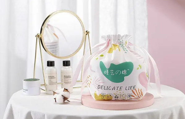 洗脸巾是打湿水用还是直接擦脸(用湿巾擦脸后还要水洗吗)