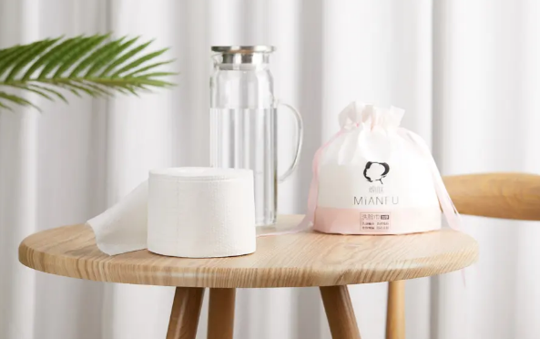 洗脸巾有荧光剂会怎么样(洁面巾有荧光剂有多大坏处)