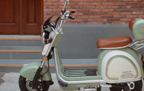 电动车充电绿灯亮了还充电吗(电动车充满电亮绿灯了还要再充吗) 电动车充电绿灯亮了还充电吗(电动车充满电亮绿灯了还要再充吗)