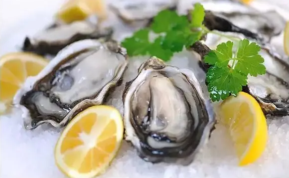 女人吃生蚝对性功能有帮助吗(吃生蚝对女生性方面有什么好处)