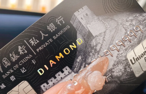 银行卡突然多了钱会被要回去吗(银行卡钱被莫名转走能追回吗)