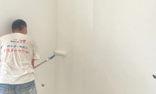 乳胶漆一天能刷2遍吗(乳胶漆可以刷两次吗)