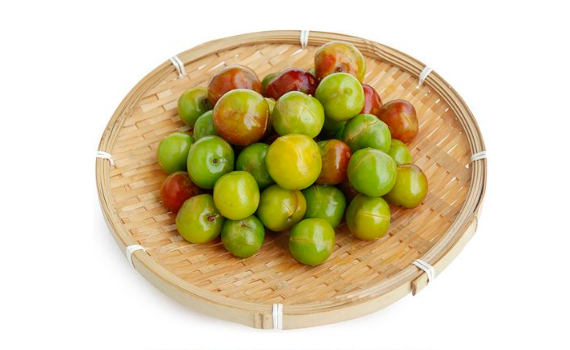 腌制李子要用开水烫吗(李子用开水烫热能吃吗)