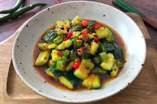 夏天凉拌黄瓜能放多久(黄瓜在夏天可以放多久) 夏天凉拌黄瓜能放多久(黄瓜在夏天可以放多久)