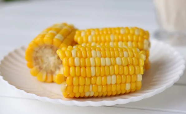 玉米要煮好变褐色了还能吃吗(玉米煮完变色能吃吗) 玉米要煮好变褐色了还能吃吗(玉米煮完变色能吃吗)