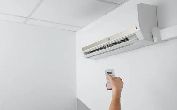 空调开一晚上还是开一会比较好(开一晚上空调好不好)