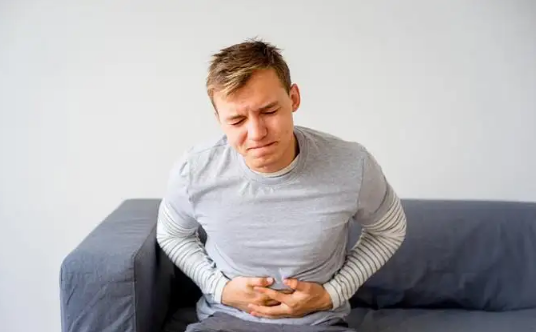 大便跟水一样喷射出来吃什么药好(拉屎跟拉水一样,还喷射吃啥药)