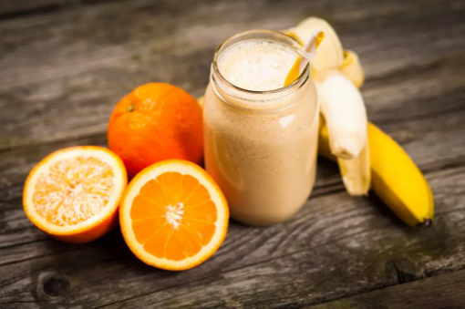 香蕉奶昔用酸奶还是纯奶(牛奶和香蕉奶昔) 香蕉奶昔用酸奶还是纯奶(牛奶和香蕉奶昔)