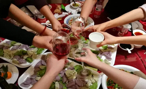 同学办升学宴用不用随礼(参加同学的升学宴用随礼吗)