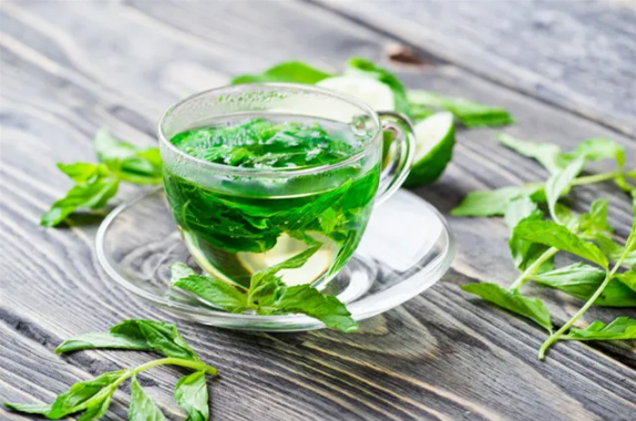 薄荷泡水怎么泡出清凉味(薄荷泡水的味道)