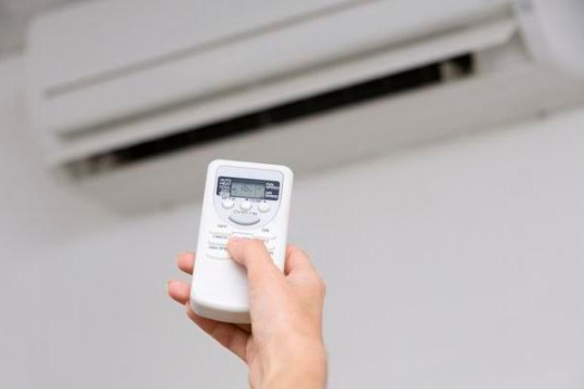 夏天空调往上吹省电还是往下吹省电(夏天空调往上吹好还是往下吹好) 夏天空调往上吹省电还是往下吹省电(夏天空调往上吹好还是往下吹好)