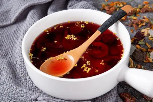 为什么酸梅汤有股中药味(酸梅汤一股中药味儿)