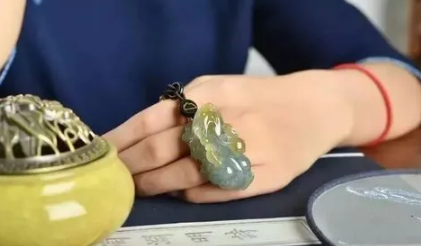 戴玉有什么好处(胸前戴玉有什么好处)