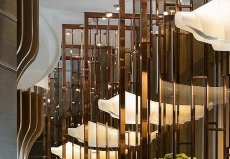 屏风一定要比入户门宽吗(入户玄关屏风是不是比门宽)