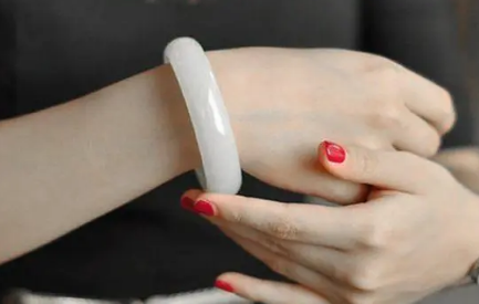 戴玉有什么好处(胸前戴玉有什么好处)