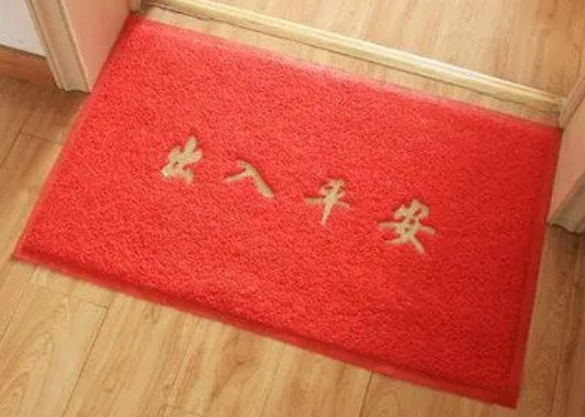 门口地垫出入平安怎么放(门口地垫出入平安怎么放方问)