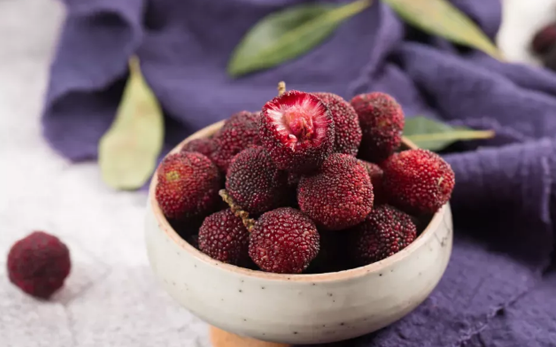 一次吃一斤杨梅会怎么样(每天吃一斤杨梅有什么功效)