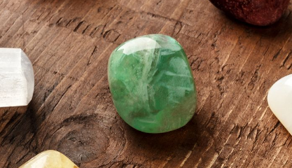 怎样鉴别翡翠(怎样鉴别翡翠注胶染色)