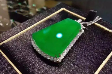 怎样鉴别翡翠(怎样鉴别翡翠注胶染色)