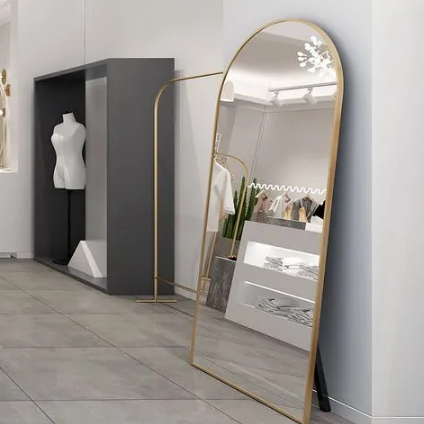 服装店的镜子都是显瘦的吗(服装店镜子怎么调会显得瘦?)