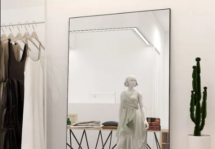 服装店的镜子是不是有美颜(有些镜子有美颜吗)