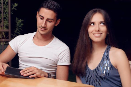 带状疱疹睡一个床上会传染不(带状疱疹可以睡一张床吗)