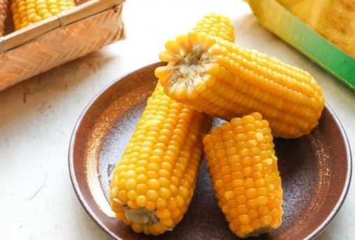 甜玉米整个水煮要煮几分钟(甜水煮玉米要多久) 甜玉米整个水煮要煮几分钟(甜水煮玉米要多久)