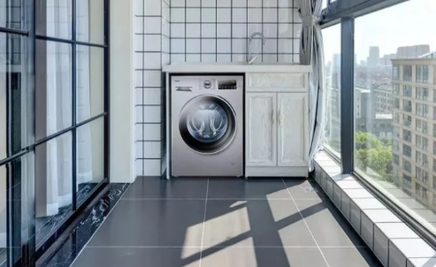 阳台瓷砖不好看能重新铺吗(阳台装修完还能贴砖吗)