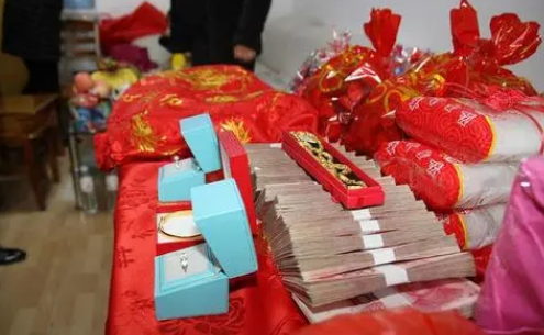 2022年12月属龙人哪几天订婚大吉大利(2021年12月哪天适合订婚)