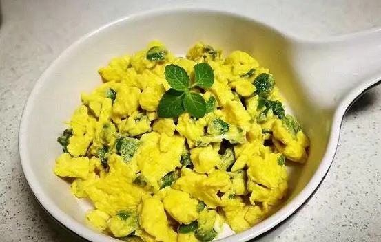 薄荷可以炒鸡蛋吃吗(薄荷炒蛋什么人不能吃)