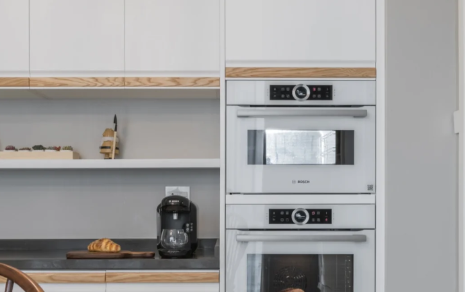 厨房橱柜是木工做还是定制好(厨房是定制的好还是做木工的好)