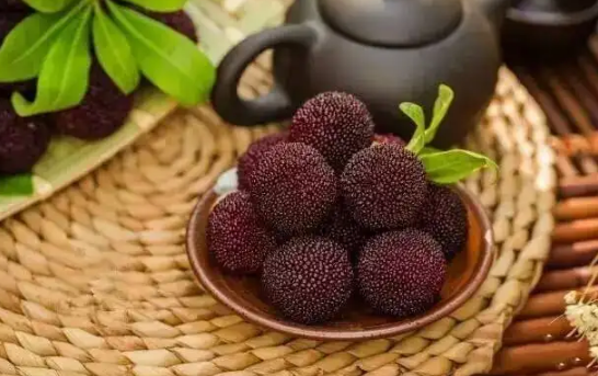 吃过杨梅舌头上有颜色正常吗(吃完杨梅舌头会紫色好几天吗) 吃过杨梅舌头上有颜色正常吗(吃完杨梅舌头会紫色好几天吗)