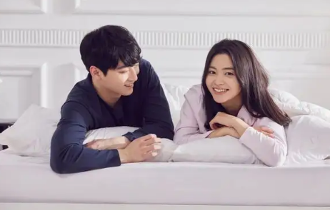 带状疱疹睡一个床上会传染不(带状疱疹可以睡一张床吗)