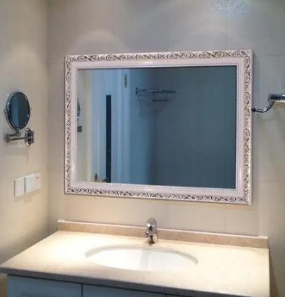 服装店的镜子是不是有美颜(有些镜子有美颜吗) 服装店的镜子是不是有美颜(有些镜子有美颜吗)