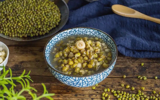 煮绿豆汤什么时候放糖最好(煮绿豆汤放什么糖比较好)