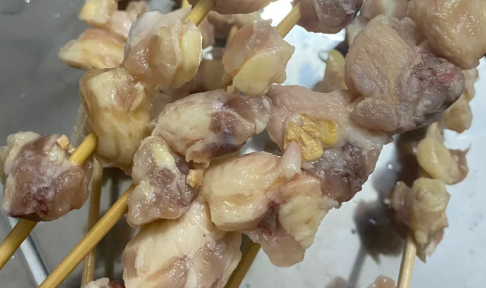 掌中宝是鸡屁股还是鸡爪(掌中宝是鸡的哪一个部位) 掌中宝是鸡屁股还是鸡爪(掌中宝是鸡的哪一个部位)