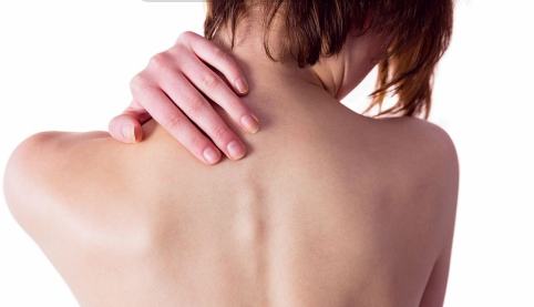 背部长痤疮会痒吗(背部长痘是痤疮吗) 背部长痤疮会痒吗(背部长痘是痤疮吗)